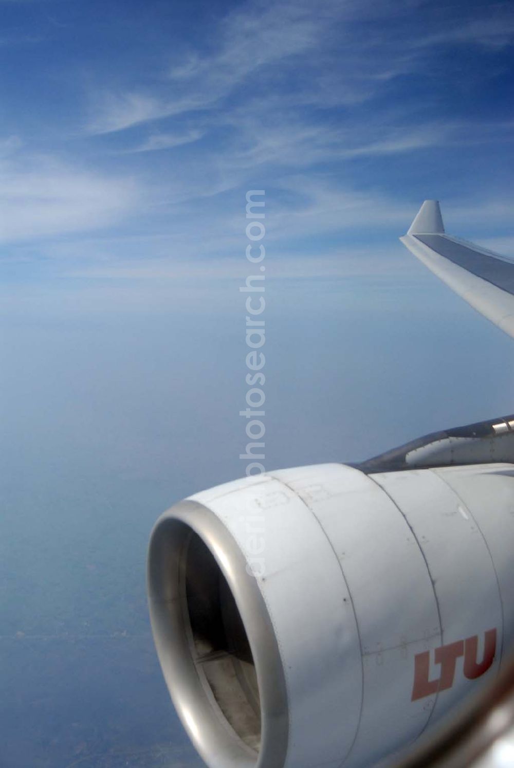 Bangkok / Thailand from above - Landeanflug mit einem Airbus A330 der LTU auf dem Flughafen Bangkok International von Norden her über Reisanbaugebiete am Stadtrand