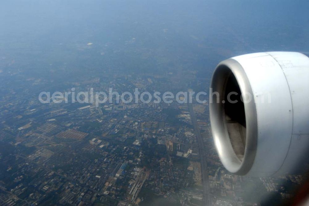 Bangkok / Thailand from above - Landeanflug mit einem Airbus A330 der LTU auf dem Flughafen Bangkok International von Norden her über Reisanbaugebiete am Stadtrand