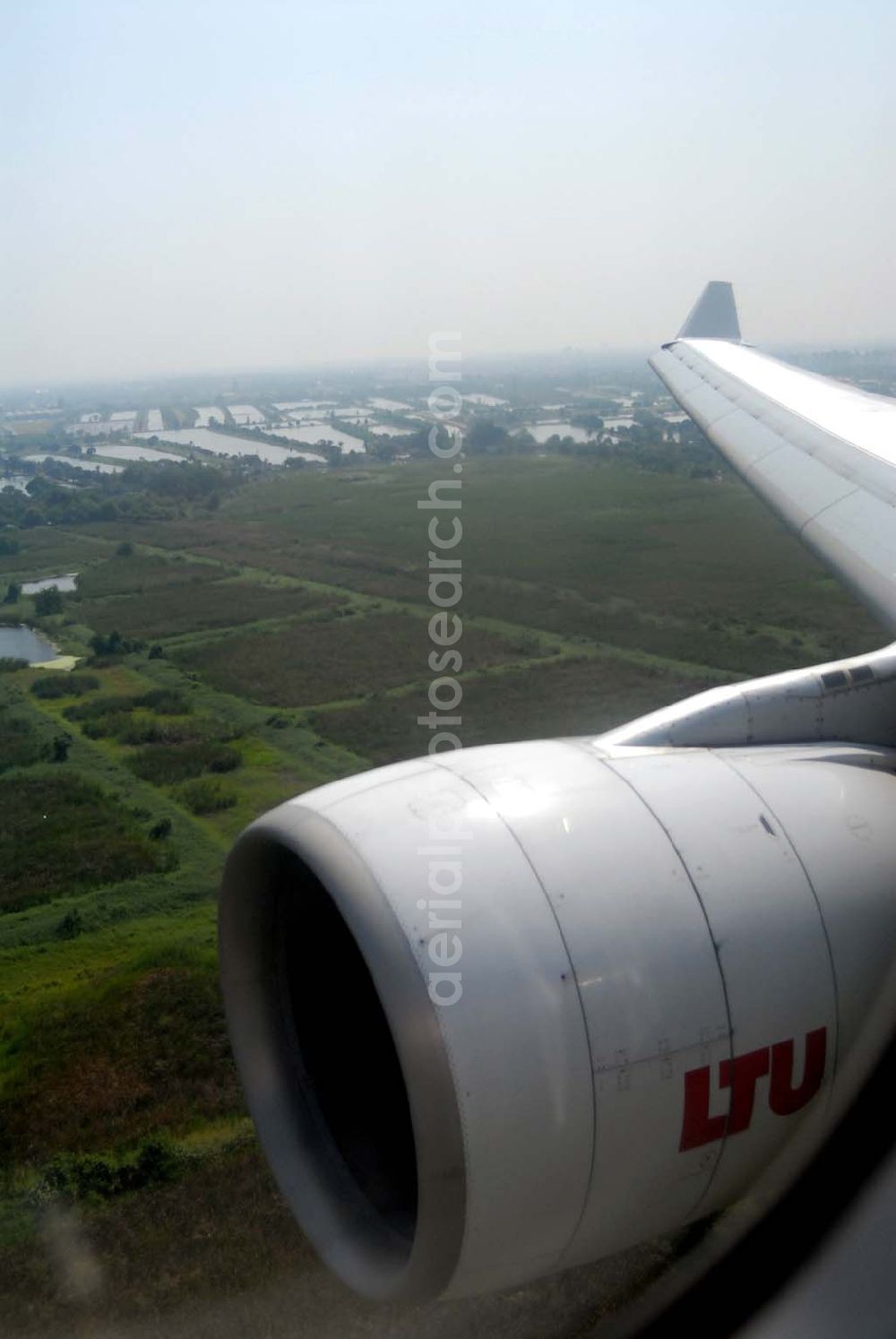 Bangkok / Thailand from above - Landeanflug mit einem Airbus A330 der LTU auf dem Flughafen Bangkok International von Norden her über Reisanbaugebiete am Stadtrand