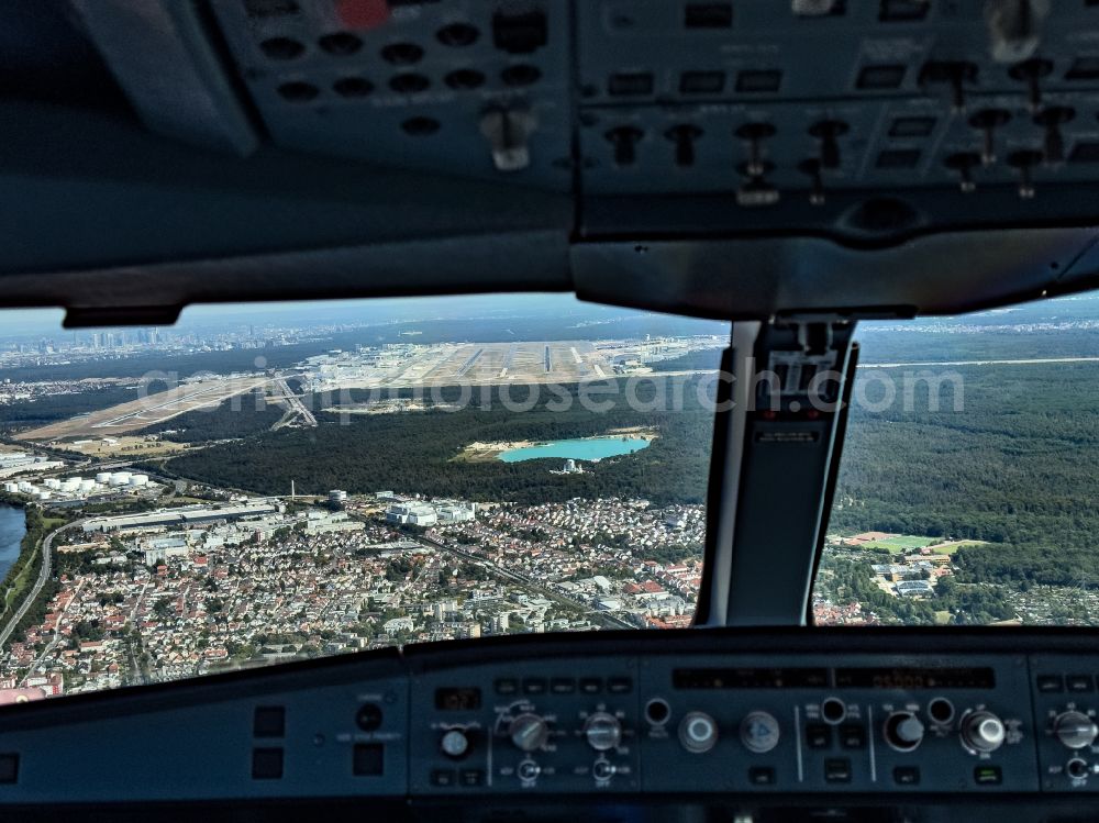 Aerial image Frankfurt am Main - Runways with taxiways, hangars and terminals on the airport grounds at runway 07R from the cockpit of a commercial aircraft approaching the Okrifteler Strasse in Frankfurt am Main in the state of Hesse, Germany