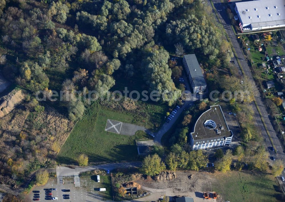 Potsdam from above - Gebäude des Landesamt für Arbeitsschutz am Horstweg in Potsdam im Bundesland Brandenburg. Auf dem Gelände befindet sich ein Hubschrauberlandeplatz der Potsdam-Landesregierung Brandenburg.// Building of the Landesamt für Arbeitsschutz ( State Office for Occupational Health ) on Horstweg in Potsdam in the state of Brandenburg. Situated on the same area is a helipad of the Potsdam - Brandenburg state government.