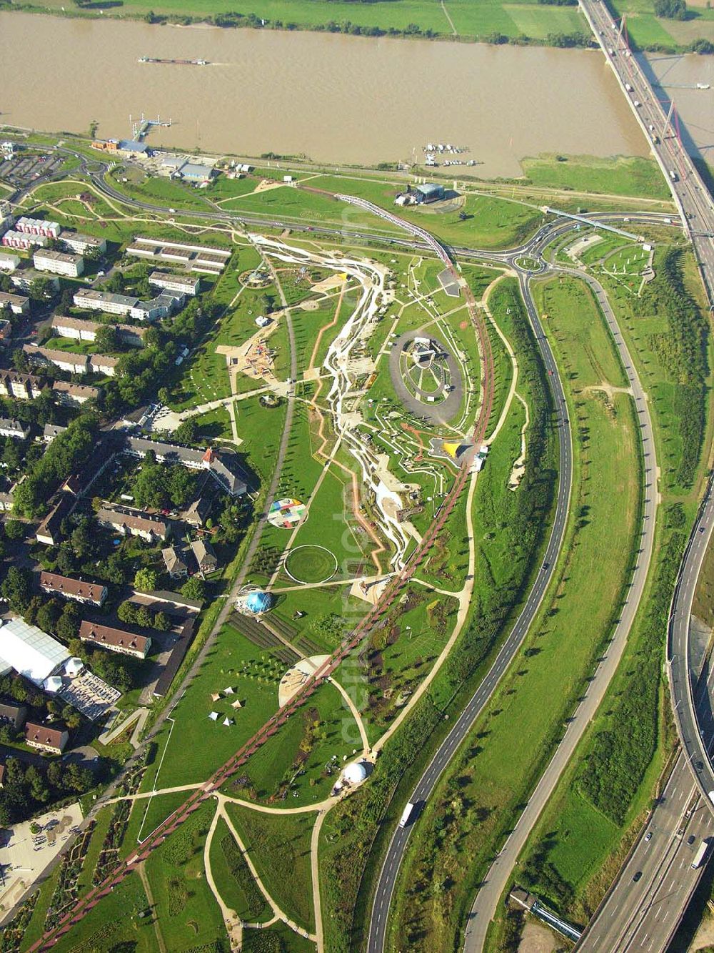 Leverkusen (NRW) from above - 29.08.2005 Leverkusen (NRW) Blick auf das Gelände des Landesgartenschau 2005 in Leverkusen Landesgartenschau Leverkusen 2005 gGmbH , Nobelstraße 91, 51373 Leverkusen, Telefon: 0214/ 406-6767, Fax: 0214/ 406-6702, info@lgs-lev.de,