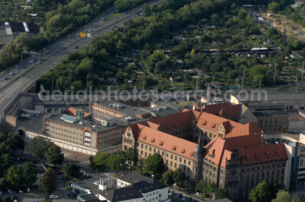 Magdeburg from the bird's eye view: Blick auf das Landgericht Magdeburg an der Halberstädter Straße 8 in 39112 Magdeburg, Tel. +49(0)391 606-0 poststelle@lg-md.justiz.sachsen-anhalt.de ; Direkt dahinter befindet sich die Justizvollzugsanstalt Magdeburg, Tel. +49(0)391 606-3363