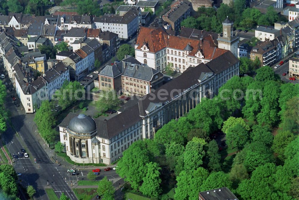 Aerial photograph Krefeld - View of the Krefeld District Court in North Rhine-Westphalia. It belongs to the ordinary courts of the German state of North Rhine-Westphalia