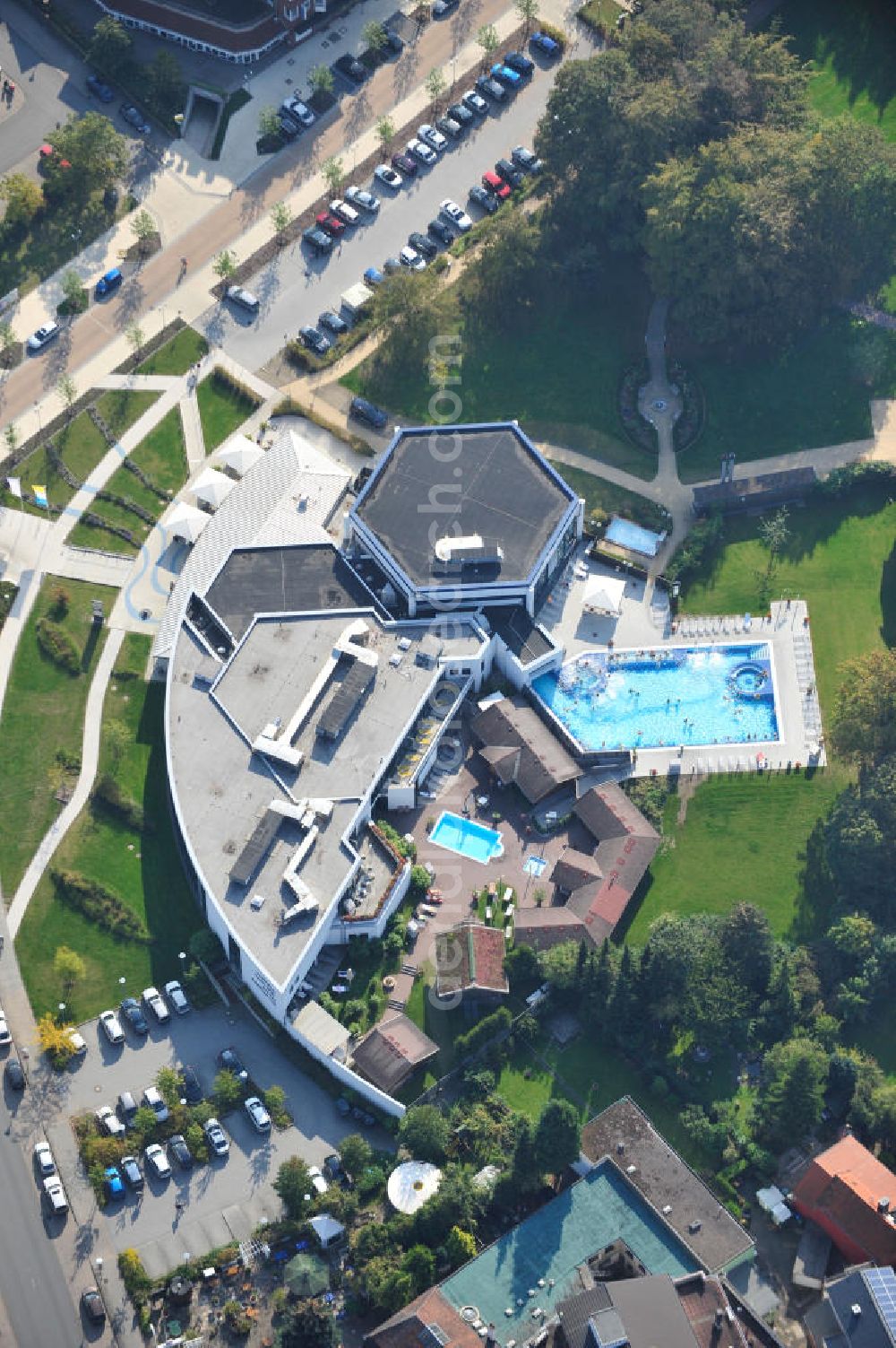 Bad Nenndorf from above - Die Landgrafentherme in Bad Nenndorf in Niedersachsen. The Landgrafen-Therme in Bad Nenndorf in Lower Saxony.