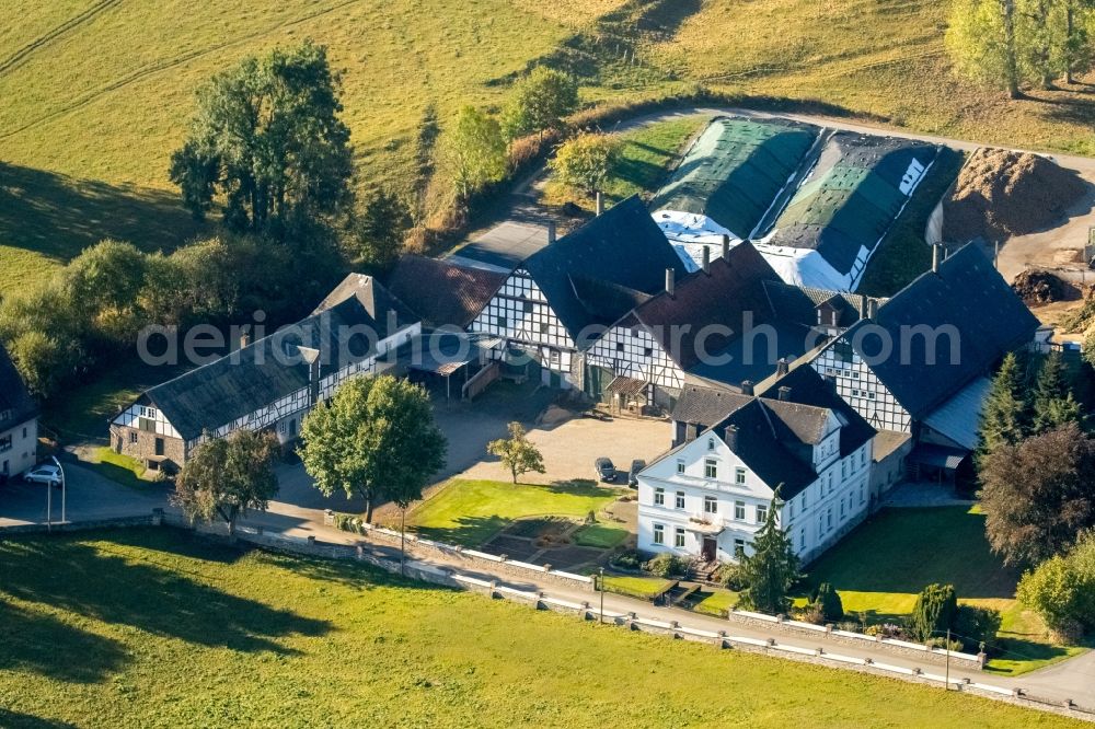 Wallen from above - Farm on the edge of cultivated fields in Meschede in the state North Rhine-Westphalia