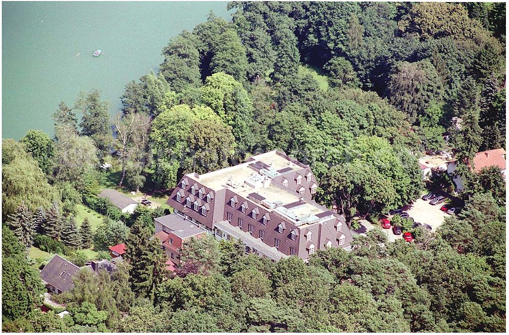 Eggersdorf / Strausberg from the bird's eye view: 23.07.2004 Landhaus Villago - Hotel Restaurant am Bötzsee Kontakt: 15345, Eggersdorf Altlandsberger Chaussee 88/89 Telefon: 03341 / 4690 Telefax: 03341 / 469 469 Achim Walder: