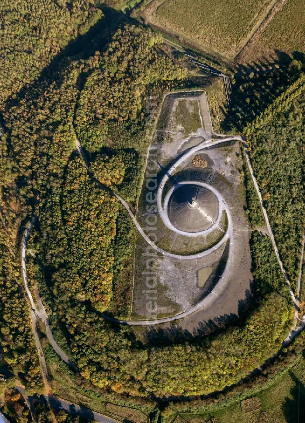 Gelsenkirchen from the bird's eye view: Landmark Himmelstreppe the artist Herman Prigann on a former slag heap in Gelsenkirchen in North Rhine-Westphalia