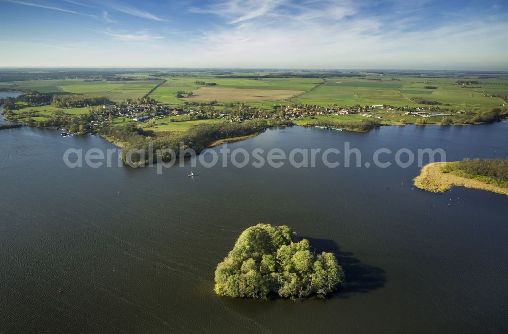 Aerial photograph Rechlin - Landscape at the Little Müritz lake with Baumwall Heart Island at the Mecklenburg Lake District in Rechlin in Mecklenburg - Western Pomerania