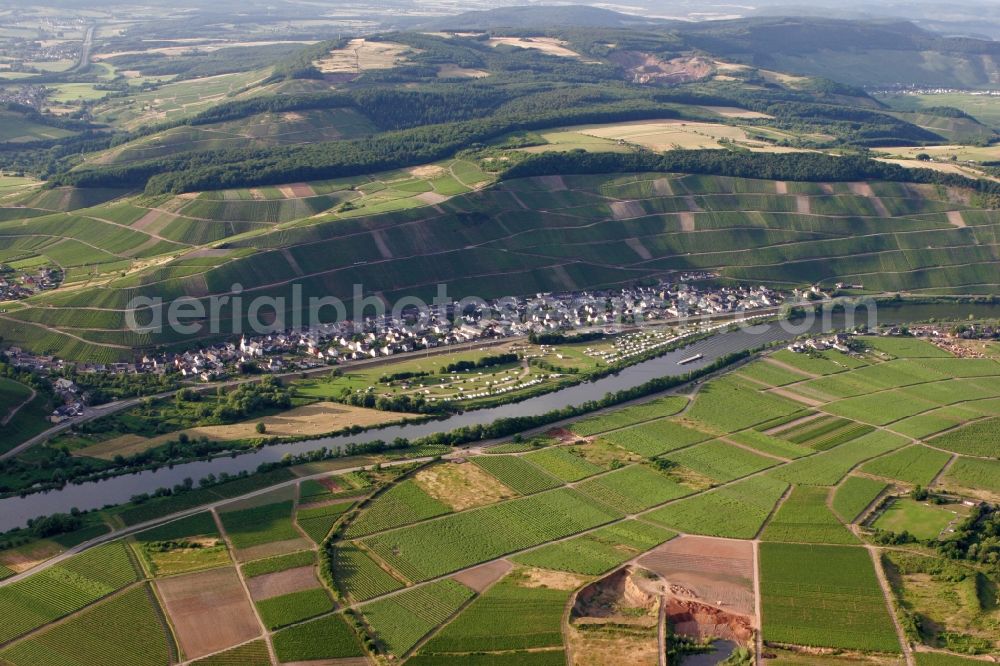 Klüsserath from above - Landscape of Kluesserath and the River Mosel in the state of Rhineland-Palatinate. Kluesserath is surrounded by the Mosel river and a vineyard on a hill with steep slopes. The landscape is characterised by viniculture and agriculture. Kluesserath is an official tourism spot