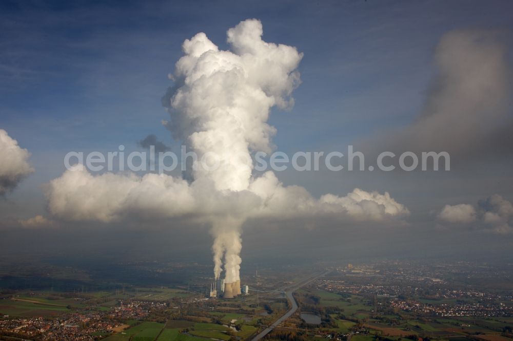 Aerial image Werne - Landscape with Cross-forming cloud with temperature inversion with inversion layer over the Gersteinwerk Werne Werne-Stockum in North Rhine-Westphalia