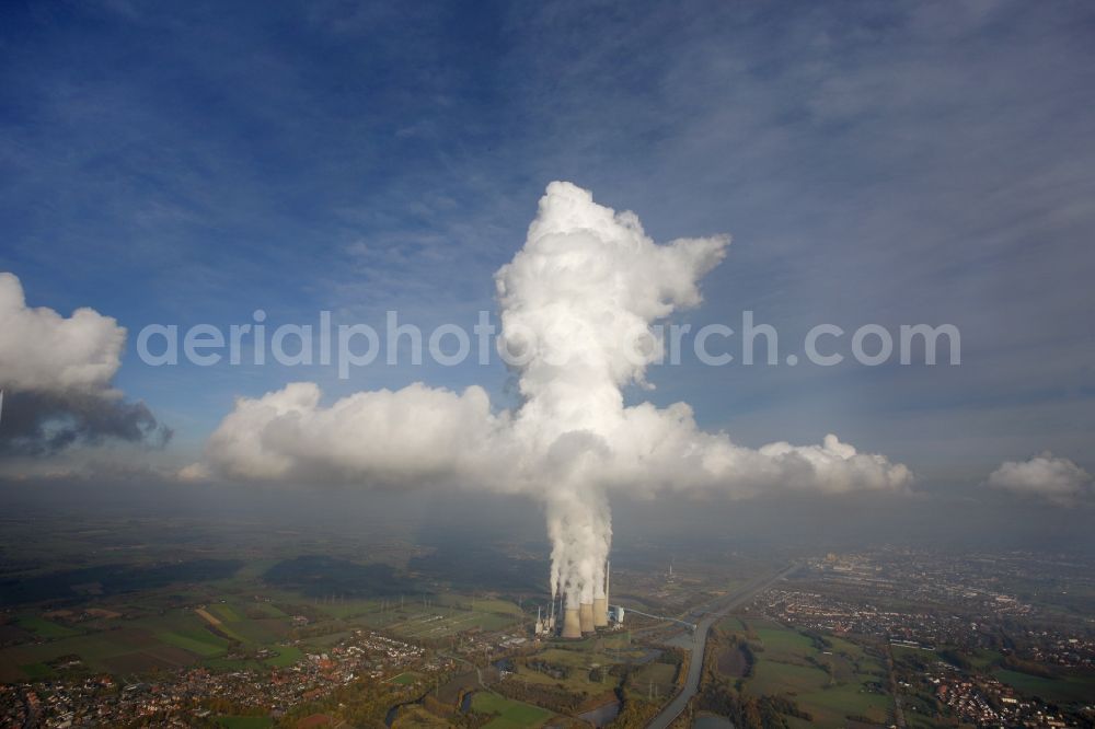 Aerial photograph Werne - Landscape with Cross-forming cloud with temperature inversion with inversion layer over the Gersteinwerk Werne Werne-Stockum in North Rhine-Westphalia