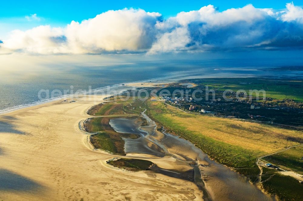 Sankt Peter-Ording from the bird's eye view: Salt marsh landscape on the North Sea - coast in the district Sankt Peter-Ording Pfahlbauten in Sankt Peter-Ording in the state Schleswig-Holstein