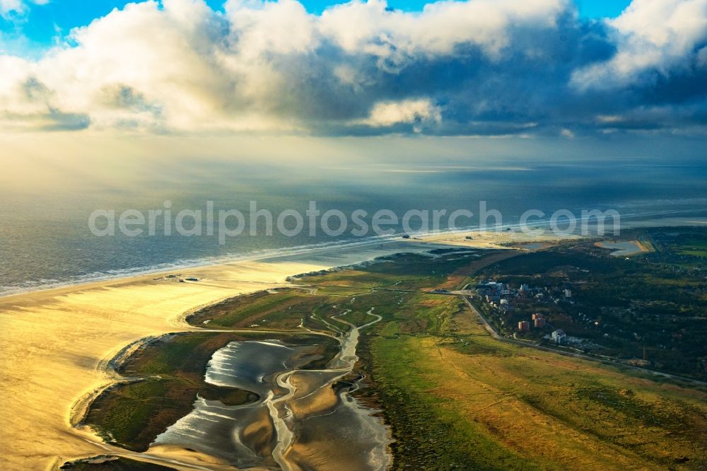 Sankt Peter-Ording from the bird's eye view: Salt marsh landscape on the North Sea - coast in the district Sankt Peter-Ording Pfahlbauten in Sankt Peter-Ording in the state Schleswig-Holstein