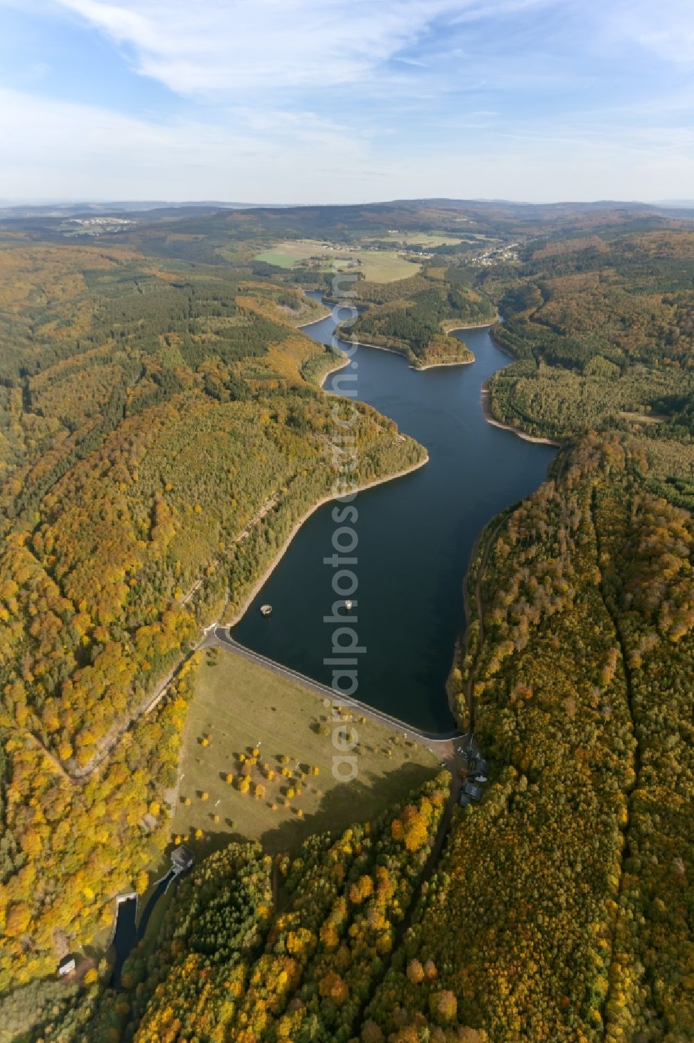 Aerial photograph Nonnenweiler - Landscape of the dam / Primstalsperre Nonnenweiler in the state Sarland