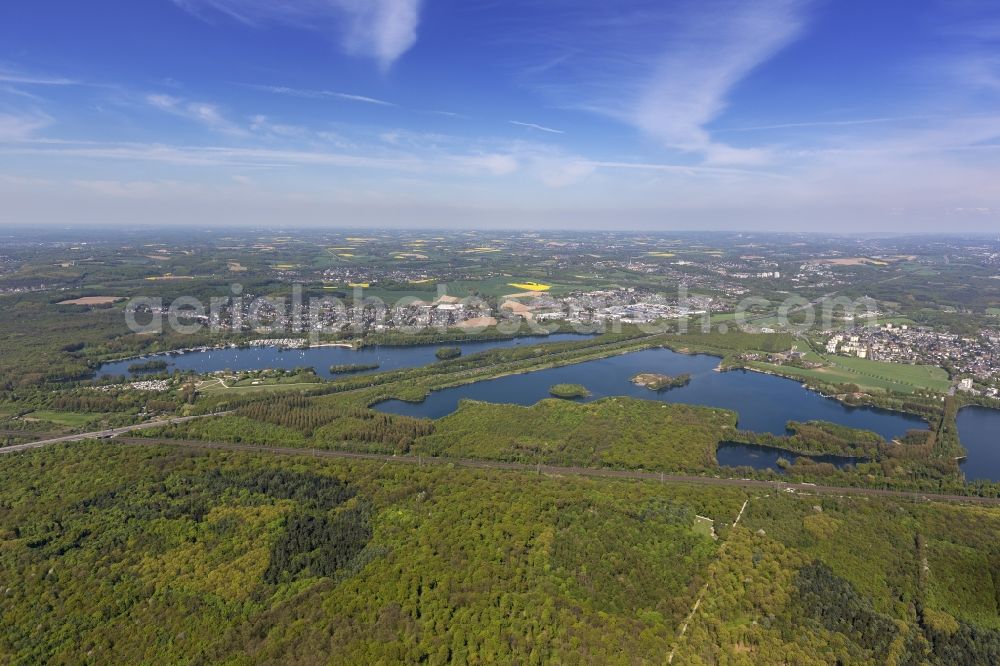 Unterbach from the bird's eye view: Landscape of ponds on Menzelsee and North Beach at Unterbach in North Rhine-Westphalia