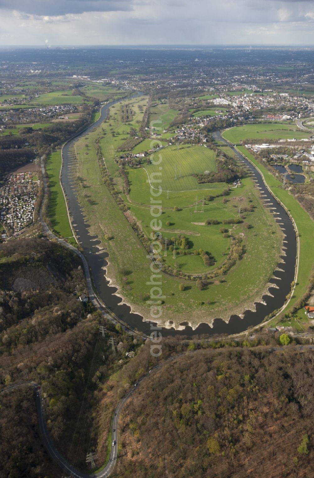 Aerial photograph Hattingen - Landscape of banks of the loop in Hattingen Ruhr in North Rhine-Westphalia