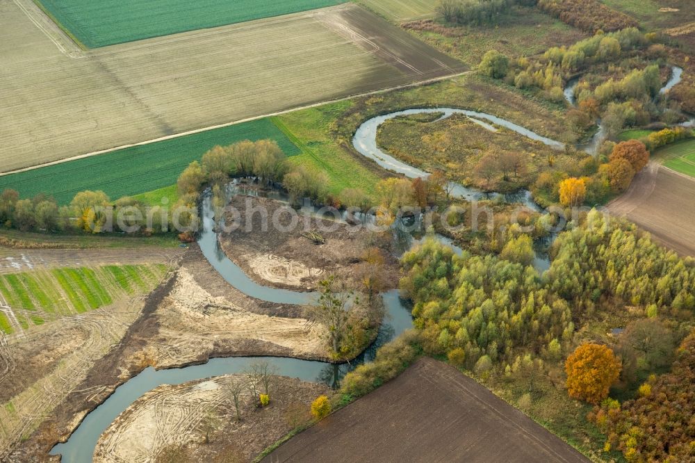 Aerial photograph Süddinker - Landscape on the banks of the river-course Ahse at Süddinker in North Rhine-Westphalia