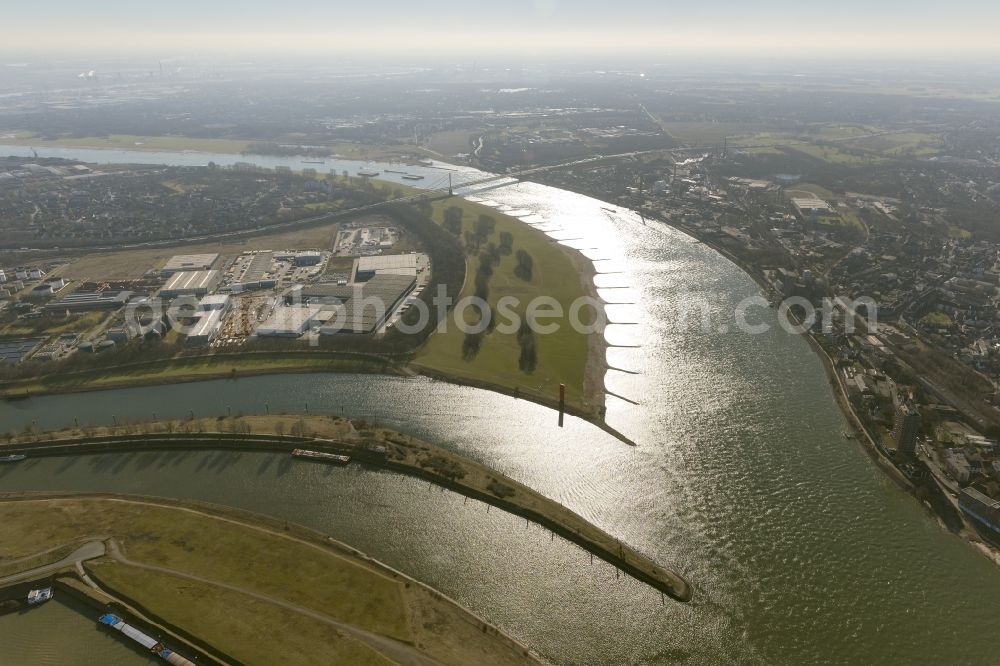 Duisburg from above - Landscape along the bank of the Rhine on the course of the floodplain, the Ruhr estuary in the north of Duisburg in the Ruhr area in North Rhine-Westphalia