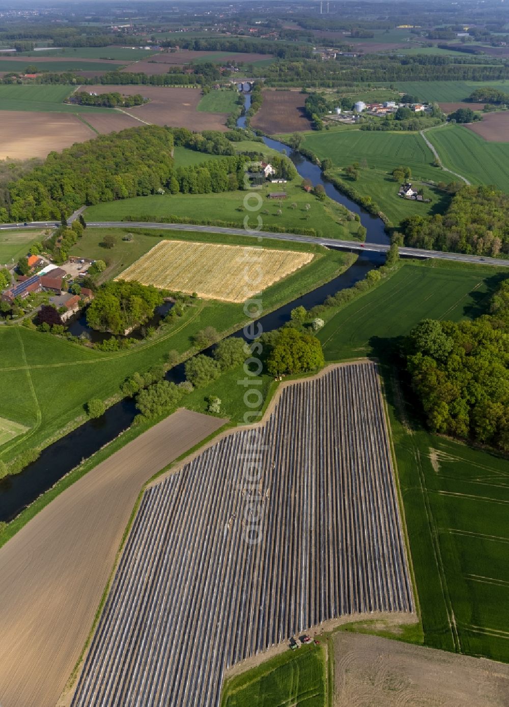 Aerial image Olfen - Landscape of meadows and fields at the Hotel-Restaurant Zur Rauschenburg at Olfen in the state of North Rhine-Westphalia