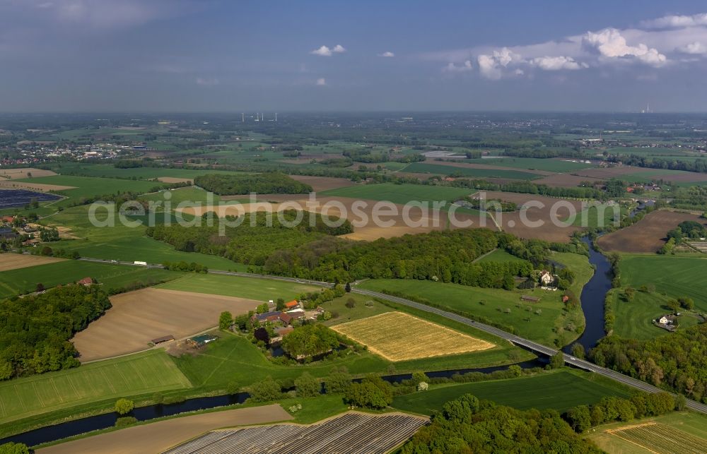 Olfen from the bird's eye view: Landscape of meadows and fields of Lippeauen on the lip at Olfen in North Rhine-Westphalia