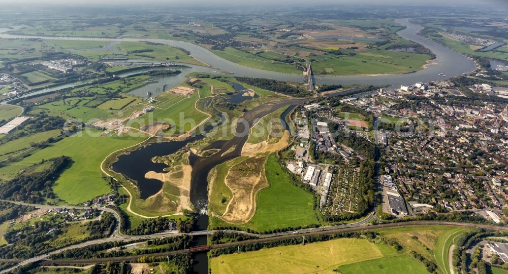 Aerial image Wesel - Landscapes of the redesigned lip mouth in the course of the river of the Rhine near Wesel in North Rhine-Westphalia