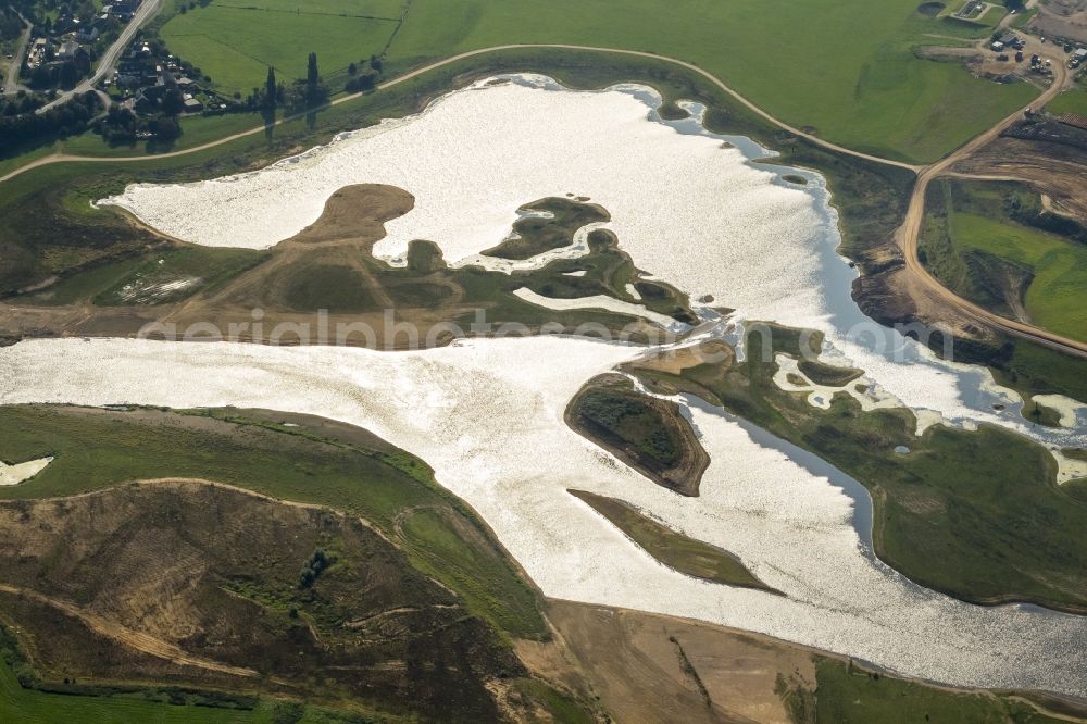 Wesel from the bird's eye view: Landscapes of the redesigned lip mouth in the course of the river of the Rhine near Wesel in North Rhine-Westphalia