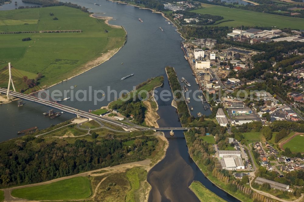 Wesel from the bird's eye view: Landscapes of the redesigned lip mouth in the course of the river of the Rhine near Wesel in North Rhine-Westphalia