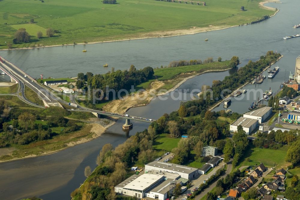 Aerial photograph Wesel - Landscapes of the redesigned lip mouth in the course of the river of the Rhine near Wesel in North Rhine-Westphalia