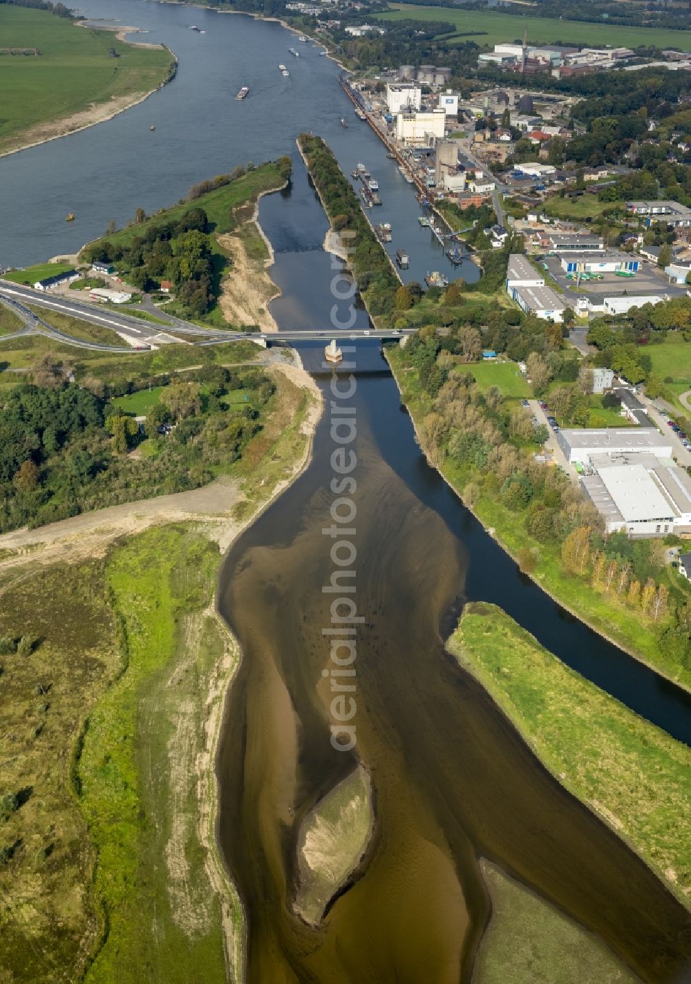 Wesel from above - Landscapes of the redesigned lip mouth in the course of the river of the Rhine near Wesel in North Rhine-Westphalia