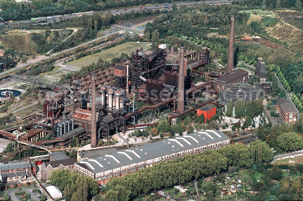 Aerial image Duisburg - Blick auf den Landschaftspark Duisburg Nord, er ist ein stillgelegtes Hüttenwerk das im Rahmen der IBA (Internationale Bauausstellung Emscher Park) umgestaltel wurde. Duisburg, area of a former steel plant, today used as industrial culture area.