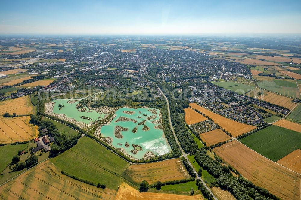 Aerial photograph Beckum - Landscape protection area Dyckerhoffsee - Blue lagoon with turquoise water in Beckum in the federal state of North Rhine-Westphalia, Germany