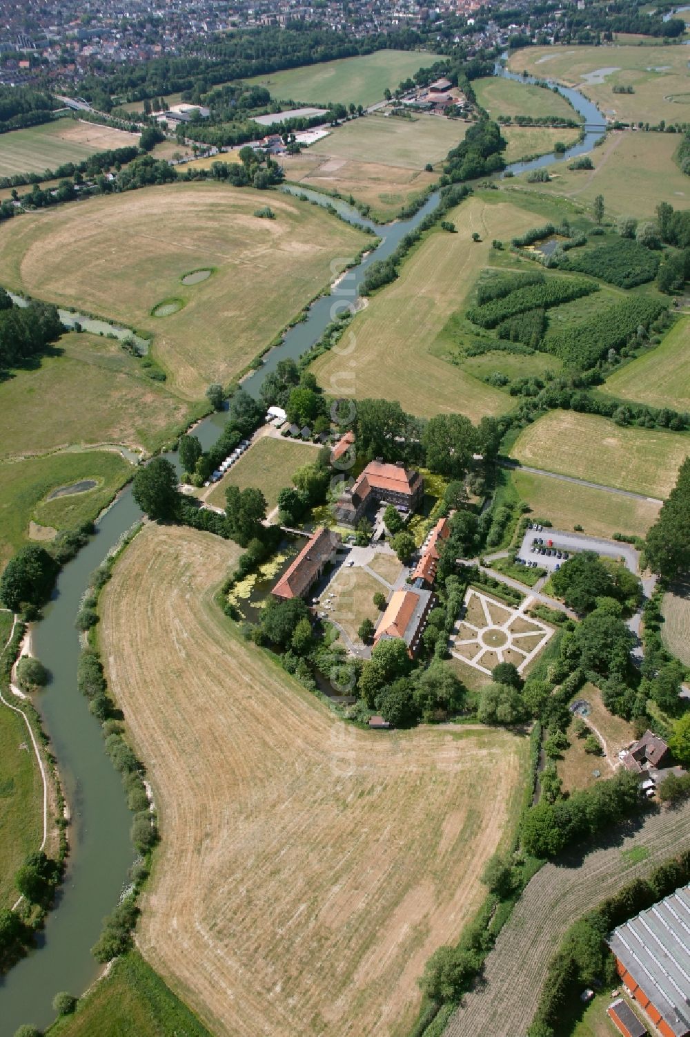 Aerial image Hamm - Landschulheim Castle Heessen flux flow at the lip of the lip Meadows near Hamm in North Rhine-Westphalia