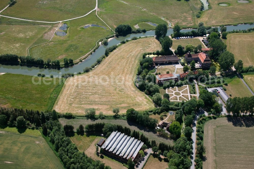 Hamm from above - Landschulheim Castle Heessen flux flow at the lip of the lip Meadows near Hamm in North Rhine-Westphalia