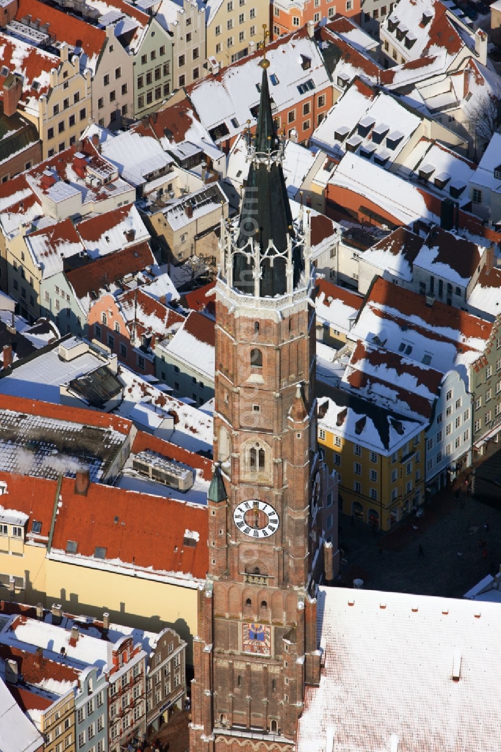 Aerial photograph Landshut - View of the steeple of the church of St. Martin in Landshut in Bavaria