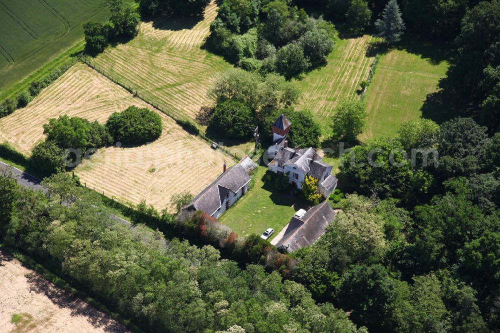 Pontlevoy from above - 29.05.2009 Ein Landsitz südlich der Gemeinde Pontlevoy im Loiretal im Departement Loir-et-Cher. A country estate southern of the community Pontlevoy in the Departement Loir-et-Cher.