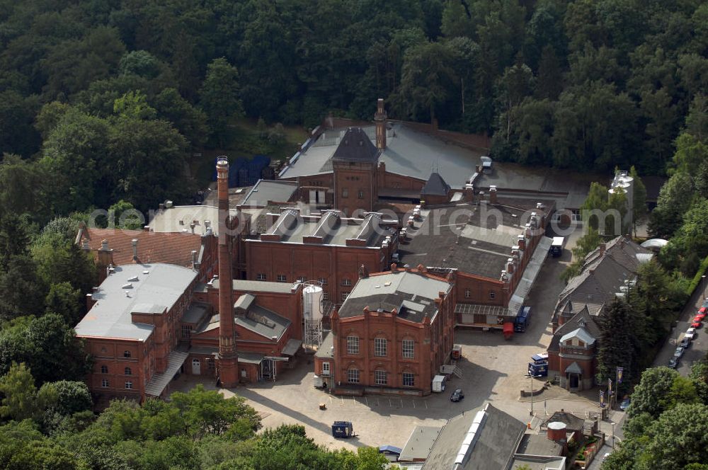 Aerial photograph Görlitz - Blick auf die Landskronbrauerei, einem der ältesten produzierenden Industriedenkmälern Deutschlands (gegründet 1869). Die Brauerei befindet sich im Tal der Lausitzer Neiße, dem tiefsten Punkt der Stadt Görlitz. Der Name der Brauerei leitet sich von der Landeskrone ab, dem höchsten Punkt der Stadt. Seit Jahresbeginn 2003 gehörte das Unternehmen zur Holsten-Gruppe.