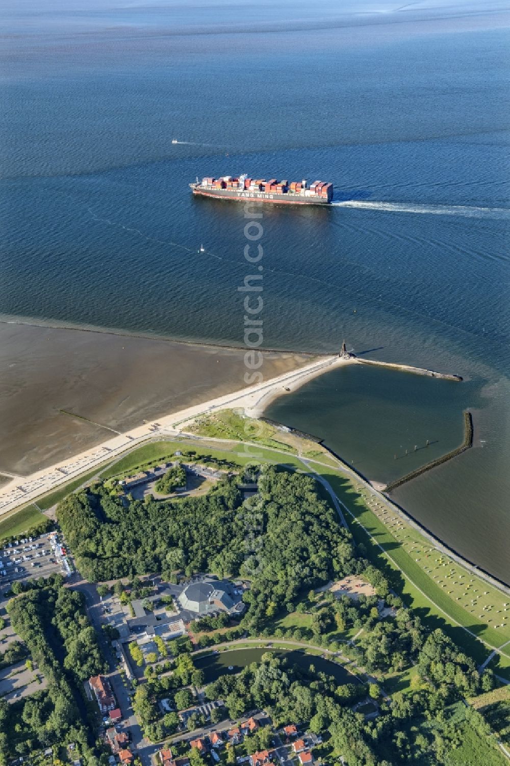 Aerial photograph Cuxhaven - Headland area of the mouth of the Elbe in the spa district of Doese in Cuxhaven in the state of Lower Saxony. The river ends at the Kugelbake sign located at the former marine fortress of the same name