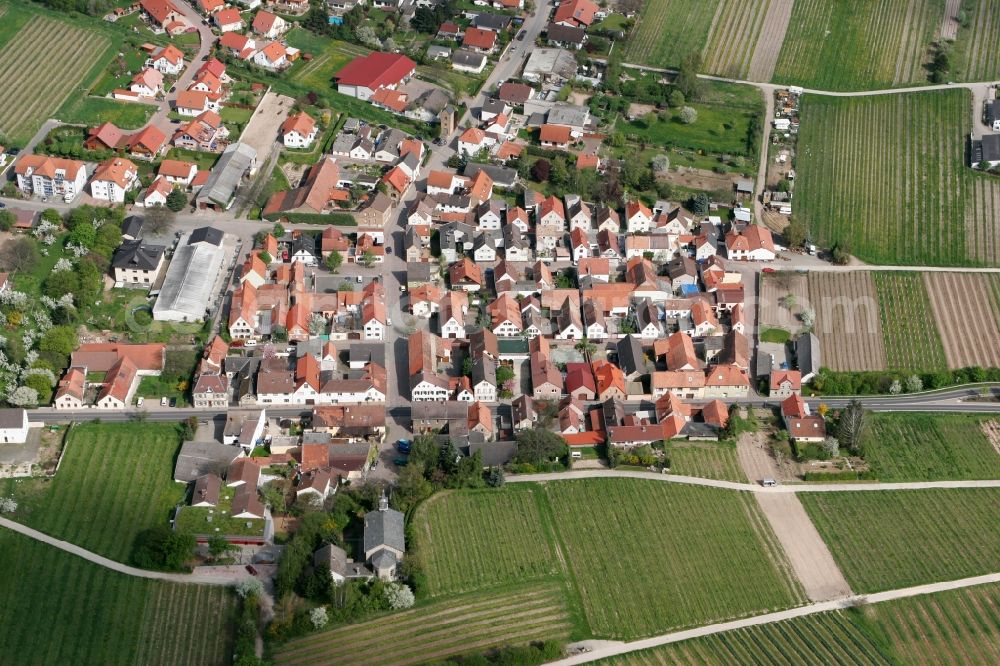 Aerial image Ludwigshöhe - View of the municipality along Kirchstrasse in Ludwigshoehe in Rhineland-Palatinate