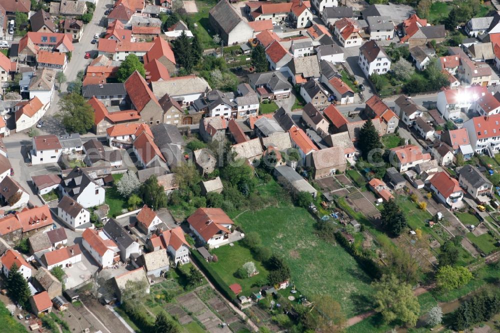 Aerial image Selzen - Views of the municipality center with old family houses and old farm buildings along the Gaustrasse in Selzen in Rhineland-Palatinate