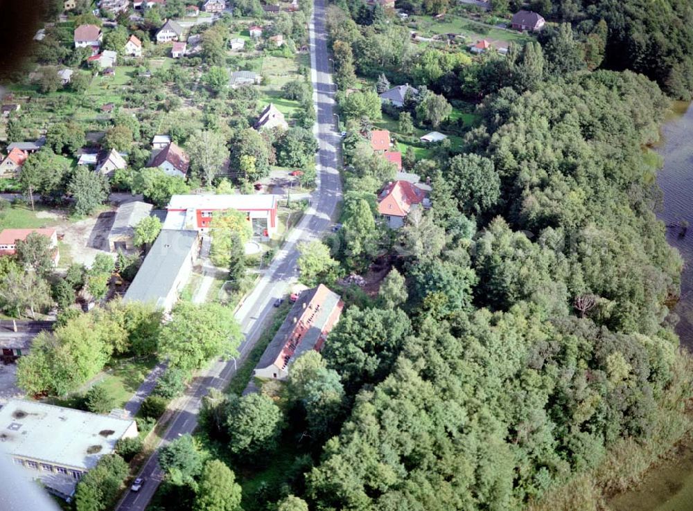 Werder / Brandenburg from the bird's eye view: Landstreifen der ADDIT Bau-Projekt GmbH & Co an der Kemnitzer Chaussee am Plessower See in Werder / Havel.