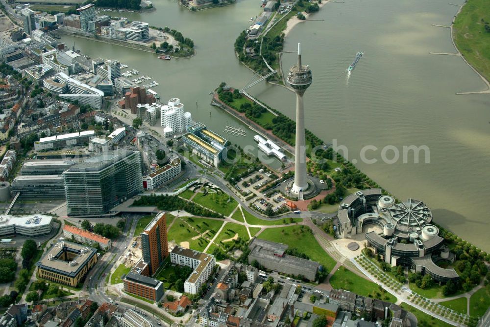 Düsseldorf from the bird's eye view: Blick auf das Stadttor, das Hafengebiet und den Landtag von NRW.