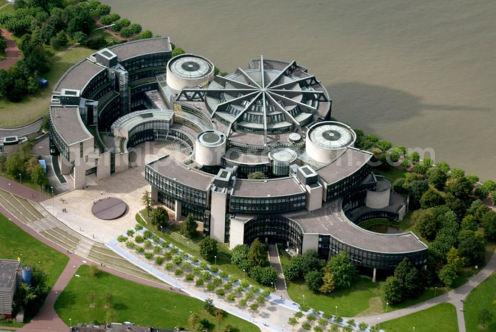 Aerial image Düsseldorf - Blick auf den Landtag den Sitz der Landesregierung NRW. Duesseldorf Landtag residence of the Land government Northrhine Westphalia.