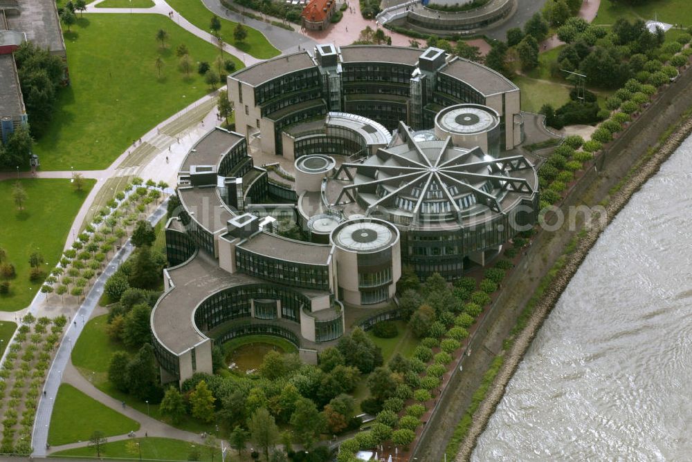 Aerial photograph Düsseldorf - Blick auf den Landtag den Sitz der Landesregierung NRW. Duesseldorf Landtag residence of the Land government Northrhine Westphalia.