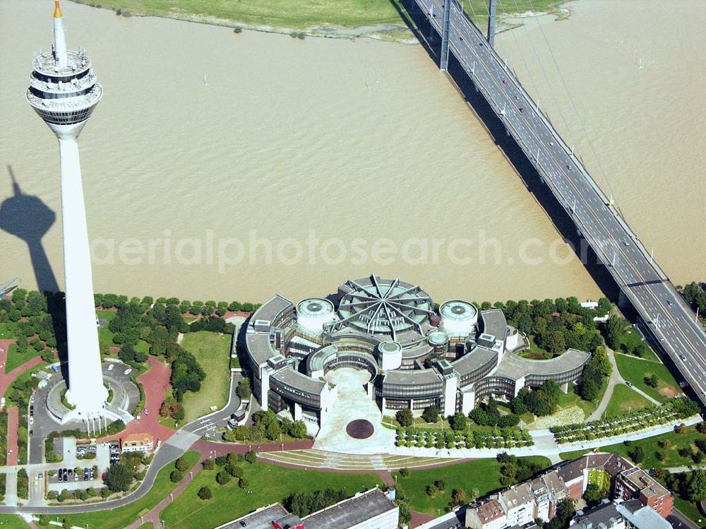 Aerial photograph Düsseldorf (NRW) - Blick auf den Landtag von NRW und den Rheinturm in Düsseldorf.