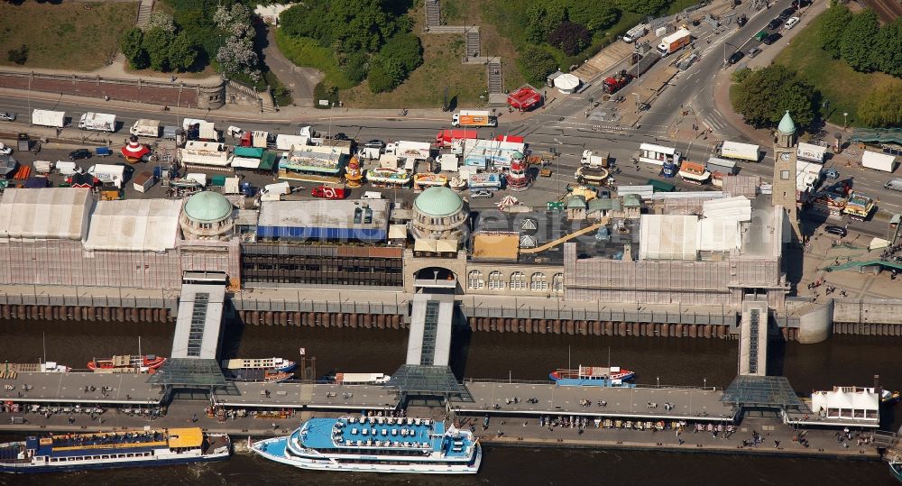 Hamburg from the bird's eye view: Landing stages at the Norderelbe in Hamburg harbor in the state of Hamburg. On the right side you can see the entrance to the Sankt Pauli-Elbe tunnel