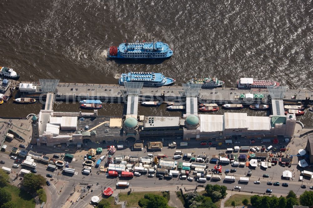 Aerial image Hamburg - Landing stages at the Norderelbe in Hamburg harbor in the state of Hamburg. On the right side you can see the entrance to the Sankt Pauli-Elbe tunnel