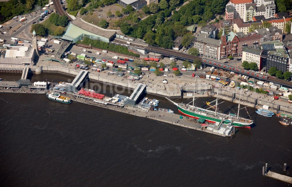 Hamburg from the bird's eye view: Landing stages at the Norderelbe in Hamburg harbor in the state of Hamburg