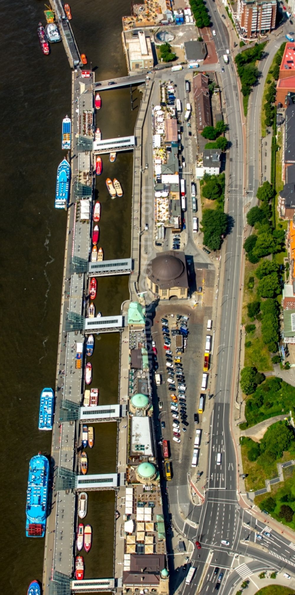 Aerial photograph Hamburg - Landing stages at the Norderelbe in Hamburg harbor in the state of Hamburg