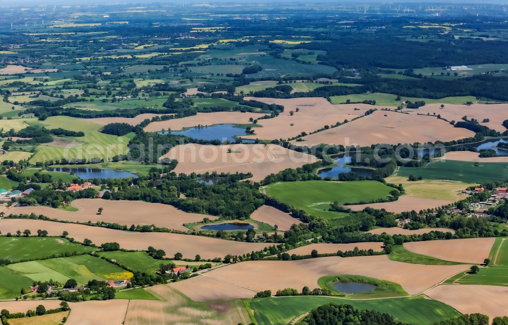 Kletkamp from above - Agricultural areas around the buildings and parks of the manor house Gaesteschloss Kletkamp in Kletkamp in the state Schleswig-Holstein, Germany